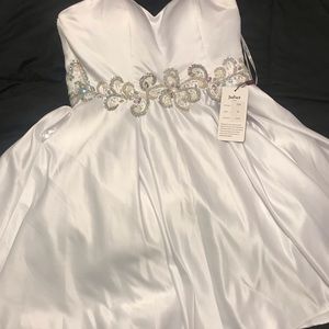 Juliet white embellished waist dress.